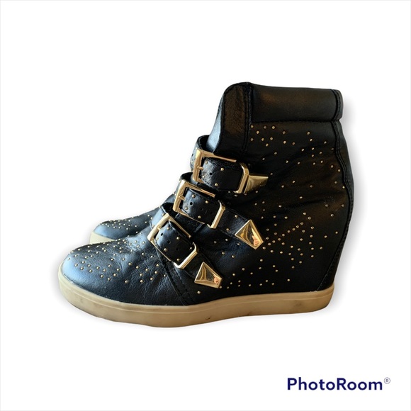 🎉SALE🎉Steve Madden Vintage Wedge Boot size 8 - Picture 1 of 4